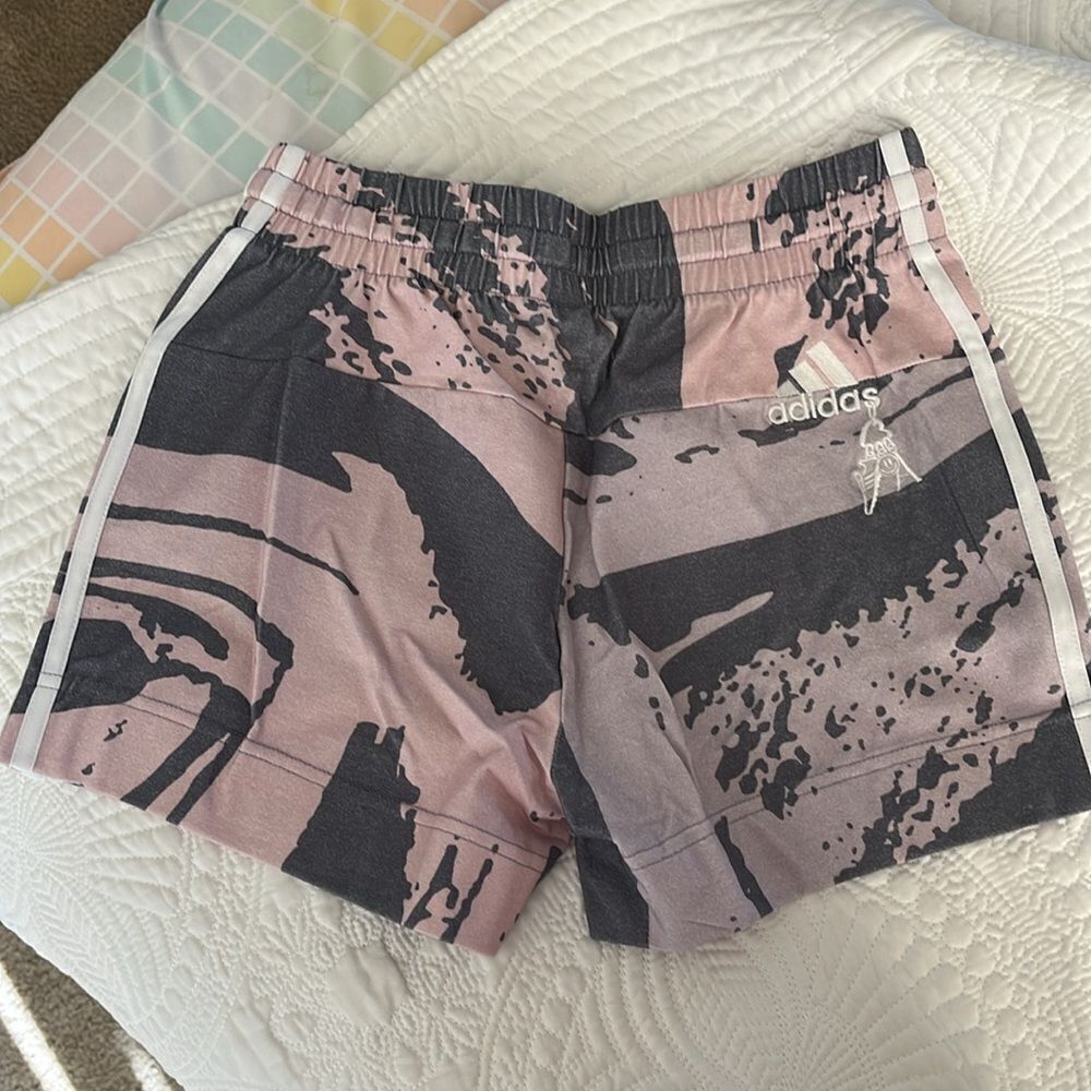 Adidas Luxe Printed Cotton Shorts Size XS NWT Silver Violet - Picture 2 of 6